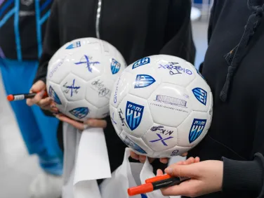 Впервые на домашнем матче команды «Пари НН» состоялась свадебная церемония