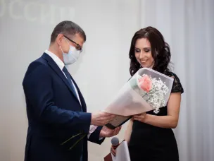 Работники органов ЗАГС региона получили награды накануне профессионального праздника