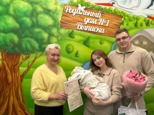 Ольга Краснова вручила свидетельства о рождении в Родильном доме №1
