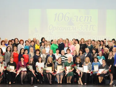 19 заслуженных работников органов ЗАГС Нижегородской области наградили в профессиональный праздник